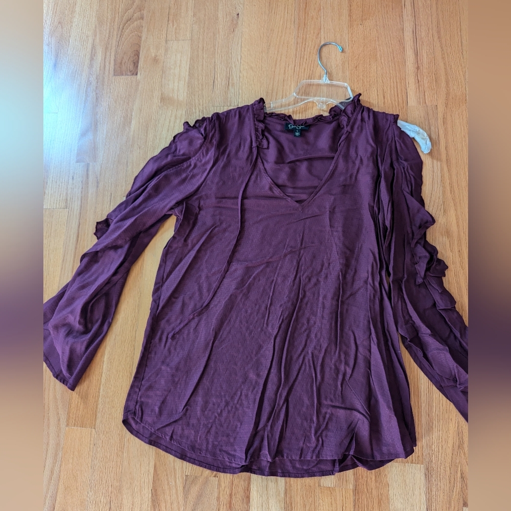 Light weight Jessica Simpson top